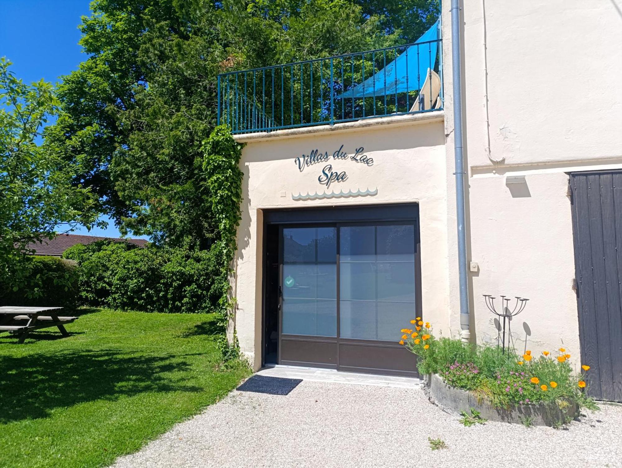 Villas-Du-Lac Appartements De Vacances Et Espace Spa Prive Клерво-ле-Лак Екстериор снимка
